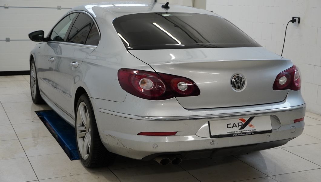 Silberner Passat CC mit Scheibentönung